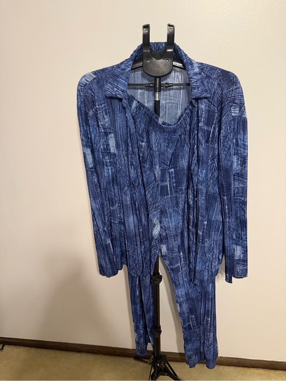 Almost Famous Blue Patterned Blazer and Pants Set